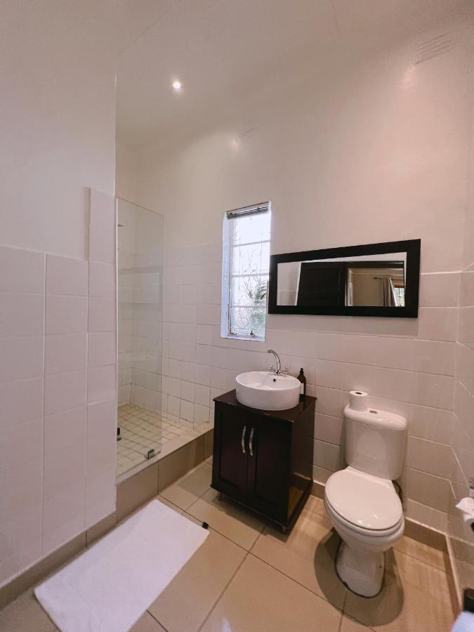 Ebony Lodge Mthatha Buitenkant foto